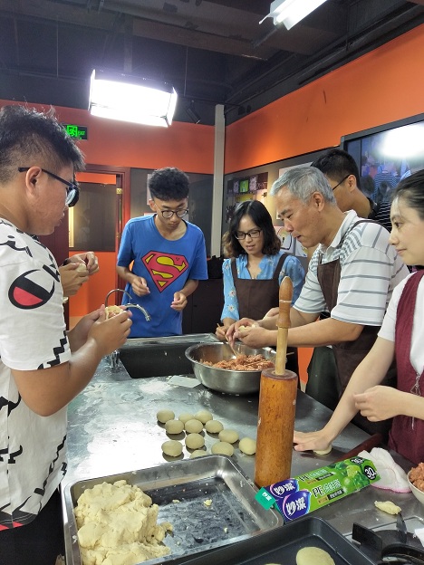 共捧一轮明月，感恩永存心间――sbobet利记导师团中秋节感恩活动