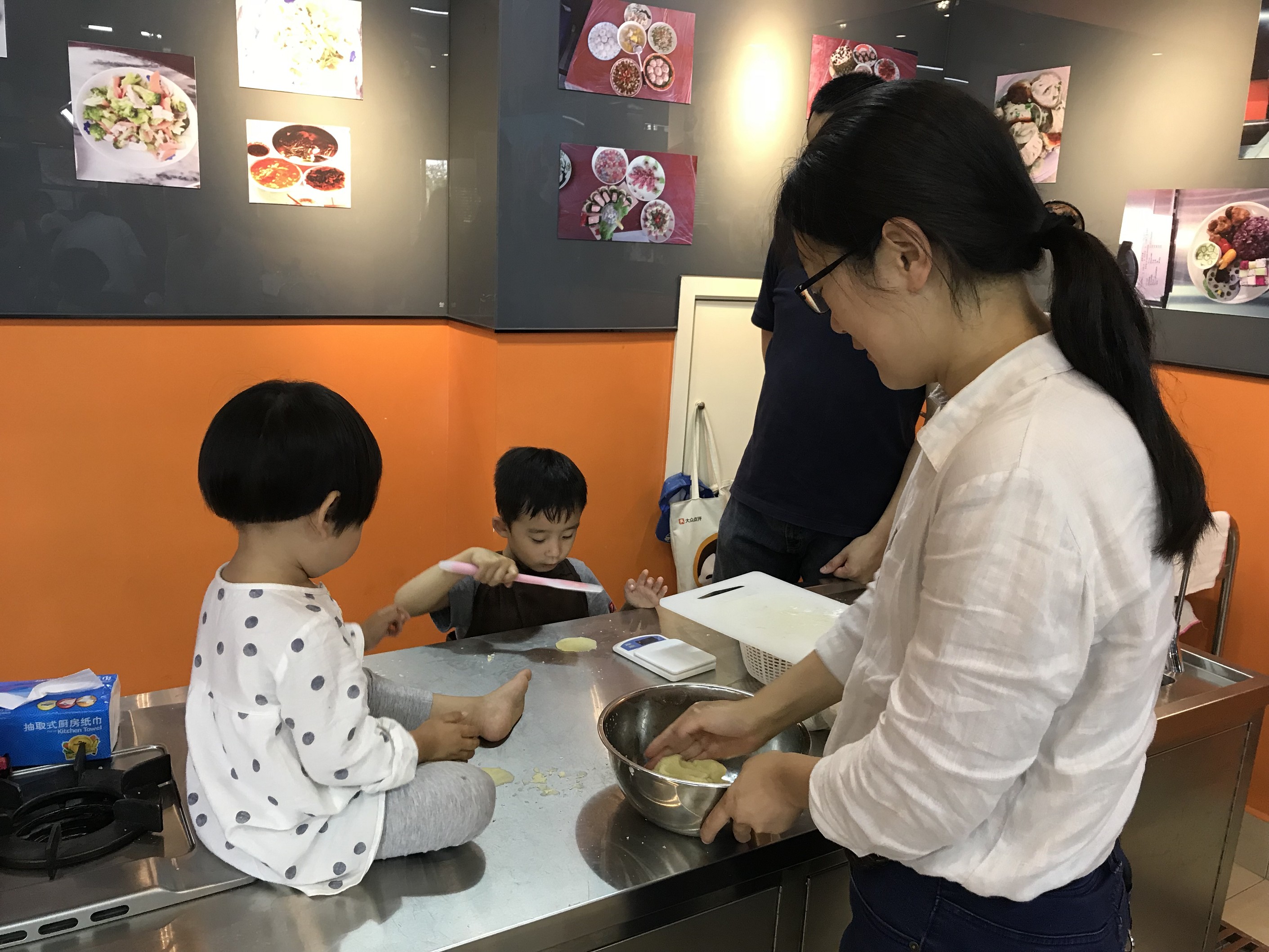 sbobet利记工会举行六一亲子烘焙活动