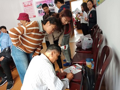 爱满重阳节,浓浓敬老情―sbobet利记员工党支部开展社区为老服务