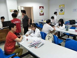 以党心聚众心,以众心赢民心--记sbobet利记员工党支部毕业季志愿活动