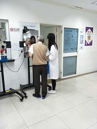 以党心聚众心,以众心赢民心--记sbobet利记员工党支部毕业季志愿活动