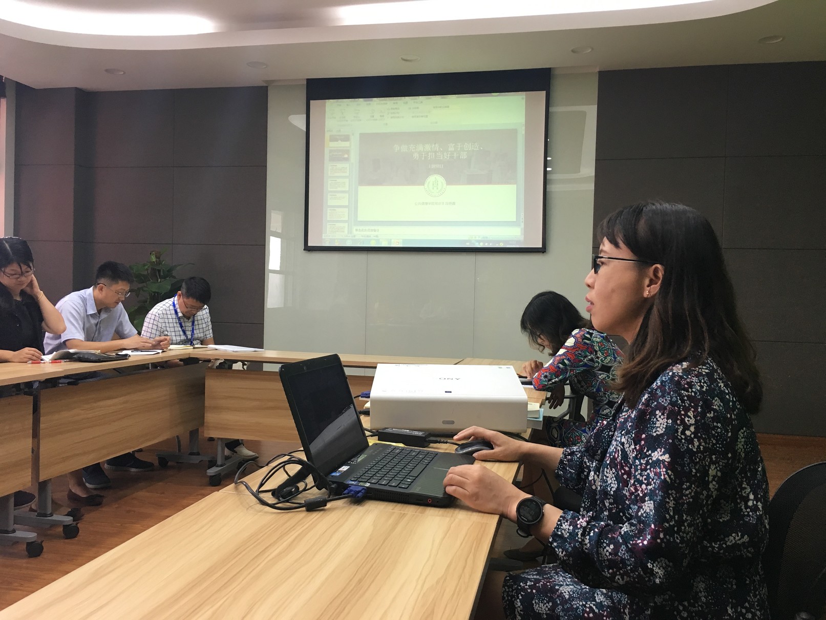以学促做，与新时代同行――sbobet利记“争做充满激情、富于创造、勇于担当好干部”主题党日活动